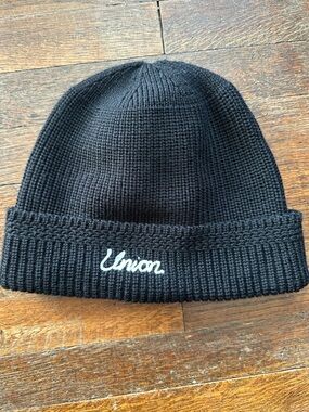 Union Black Cuffed Knit Beanie – Men's Winter Hat